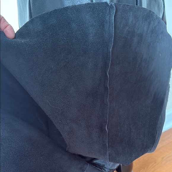 Vintage Elegant Black Leather Skirt - Picture 10 of 15